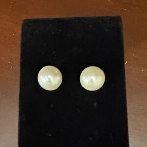 pearl stud earrings 🆕